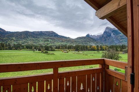 Reihenhaus aus dem Jahr 2010 bestehend aus 2 Wohnungen mit unabhängigem Zugang. Das Haus liegt 2 km vom Zentrum des Dorfes Samoëns, 1,5 km von den Skiliften und 1,5 km mit dem Fahrrad von den Seen von Samoëns und Morillon entfernt. Nachbarschaft: Ruh...