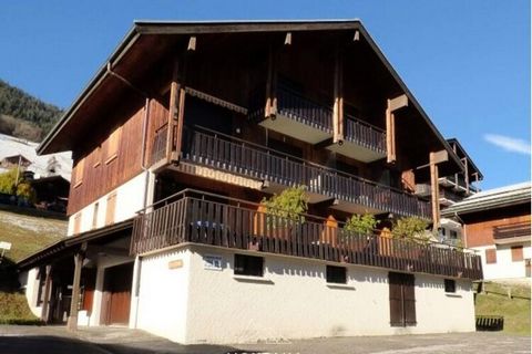 Charmant 3 pièces + mezzanine de 70m² idéal pour 5 personnes. L'appartement se situe au dernier étage de la Résidence LES ECRINS au Grand Bornand village. Situation : à 200m des commerces, 1km télécabines et 50m de l'arrêt de navettes gratuites. Les ...