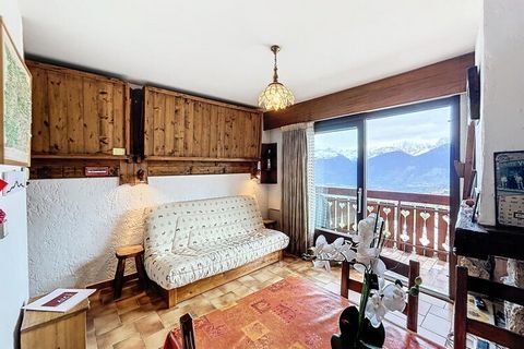 In einer Residenz am Fuße der Skipisten und 3,3 km vom Dorfzentrum von Combloux entfernt, Studio von ca. 20 m2 bestehend aus: Einem Eingang, Badezimmer mit WC, 1 Klappbett (80) für ein Kind, Wohnzimmer mit Schlafsofa für 2 Personen (140), ausgestatte...