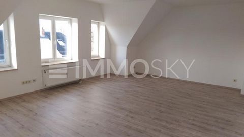 Welkom bij een bezoek aan ons exclusieve 3 kamer zolder appartement. Deze woning is perfect voor kapitaalinvesteerders en biedt tal van voordelen. Het appartement heeft een balkon waar u kunt genieten van de zon en kunt ontspannen. De kelder biedt ex...