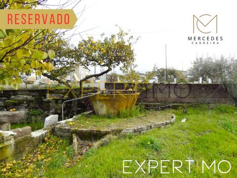 Cod. Ext. 7084 LAND FOR CONSTRUCTION, with 800 square meters at the gates of the Historic Village of Almeida Have you ever thought about having a plot of land, at a low price, at the gates of the Historic Village of Almeida? This land for constructio...