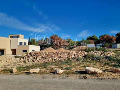 For sale is a building plot of 664 m2 in the village of Žedno, near the town of Trogir. The land has a regular, rectangular shape, ideal for building a family villa. An asphalted road leads directly to the land. Water and electricity are right next t...