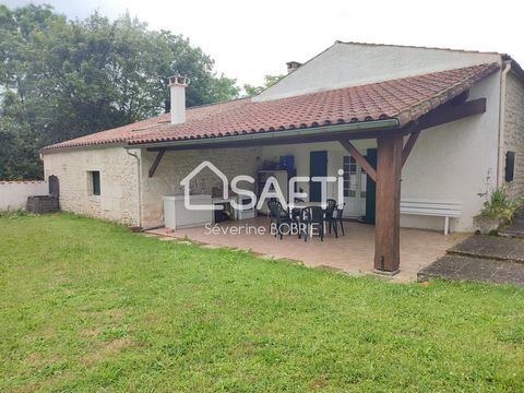 Située à Saint-Savinien (17350), dans un cadre idyllique, alliant tranquillité et proximitéde la ville cette superbe maison saura vous séduire par son authenticité et ,son charme indéniable. Elle bénéficie du calme de la campagne tout en restant proc...