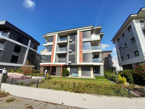 NOTRE APPARTEMENT SE TROUVE DANS LE QUARTIER LE PLUS PRÉFÉRÉ DE DAVUTLAR LES ARTICLES SONT NEUFS ET NEUFS LE BALCON EST ENTOURÉ D’UN BALCON EN VERRE OUVRANT AVEC ASCENSEUR NOUVEAU BÂTIMENT OBTURATEUR AUTOMATIQUE IL EST À DISTANCE DE MARCHE DES ÉCOLES...