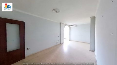 WIJ BRENGEN GEEN KOSTEN IN REKENING AAN DE KOPER VOOR DEZE WONING. DIRECTE OMGANG MET HET ONROEREND GOED, TOTALE TRANSPARANTIE. ONDERHANDELBARE PRIJS. Te koop GROOT EXTERIEUR APPARTEMENT MET GROOT OMHEIND TERRAS, EN MET DE MOGELIJKHEID OM EEN ONAFHAN...