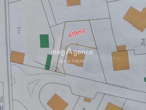 Ce terrain constructible de 419 m² présente un véritable potentiel pour la réalisation d'un projet immobilier. Sa situation idéale au cœur de Plouay en fait un bien recherché, offrant la possibilité de construire sa résidence principale ou secondaire...