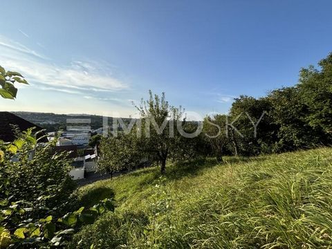 This is a plot of land, which is located in a quiet street on the outskirts of Oberboihingen. The building plot has a size of approx. 470 sqm and offers a fantastic view! There is no obligation to build, so you can take your time with the planning an...