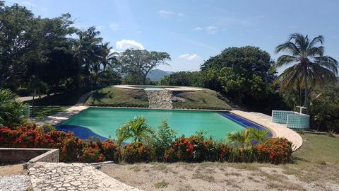 Verkauf eines Landgrundstücks in einer geschlossenen Wohnanlage, MIT ANNEHMLICHKEITEN, Eingangssektor nach Neguanje, in Santa Marta. Das Grundstück verfügt über Wasser, Strom, 100% Urkunden, interne Straßen, private Sicherheit. Die Sierra Caribe Eige...