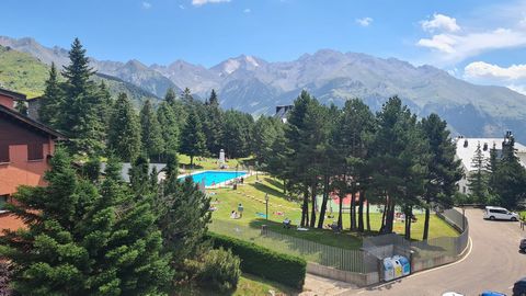 Ático de un dormitorio en pleno centro de la estación de esquí de Formigal (Edificio Baladrias). Amueblado y equipado, listo para entrar. Dispone de licencia de apartamento turístico. Piscina e instalaciones deportivas comunitarias. Si eres inversor,...