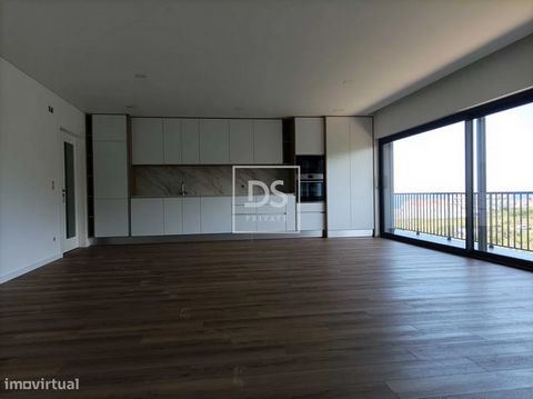 3 Bedroom Apartment in Luxury Condominium with Private Pool in Ericeira We present you a magnificent apartment inserted in a luxury condominium in the picturesque village of Ericeira, where the sea is an unparalleled blue and surfing is an integral p...