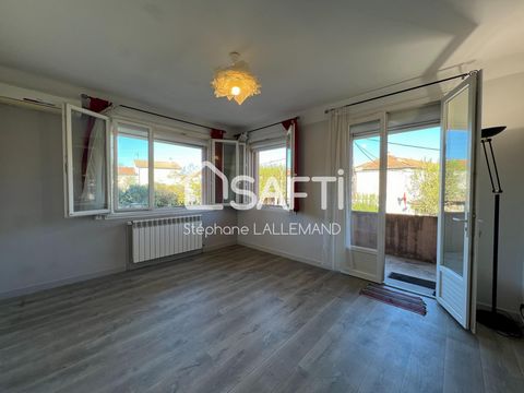 J'ai le plaisir de vous proposer cette maison individuelle de 155 m² située dans le quartier de Tamaris à Alès. Sur deux niveaux, elle offre un rez-de-chaussée composé de quatre pièces et d'une salle d’eau avec WC, tandis qu'à l'étage, vous trouverez...