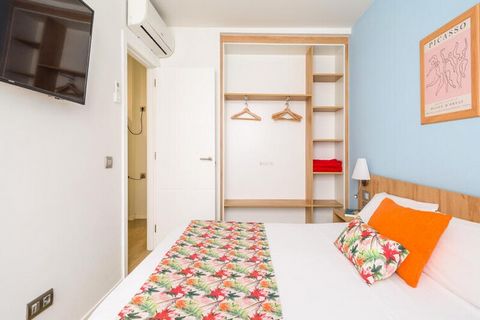 Questa casa vacanze con due camere da letto, situata in un edificio di 12 case vacanza completato nel 2021, è progettata per offrirti la combinazione ideale di lavoro e relax. Vantando una posizione privilegiata a pochi passi dalla spiaggia, questa s...