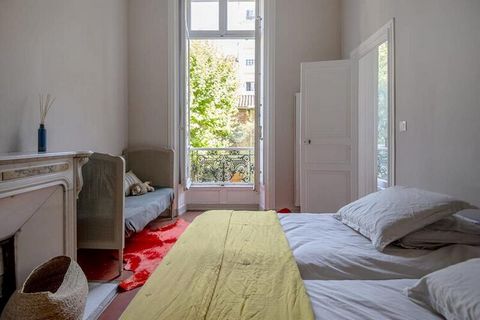 Magnifique logement de 80 mètres carrés situé dans le 6ᵉ arrondissement de Marseille. ArrayIl est situé au cœur du 6e arrondissement de Marseille. Il peut recevoir jusqu'à 4 personnes. Vous séjournerez à proximité de toutes les commodités et vous ser...