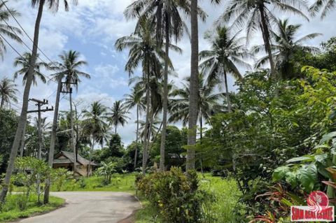 Il s’agit d’un terrain 1-0-32 Rai (1 600 m²) à vendre au cœur d’Ao Nang. Il se compose de cocotiers et offre une vue spectaculaire sur les montagnes. Le terrain est à seulement trois minutes de la plage d’Ao Nang. La parcelle est disponible sur un ti...