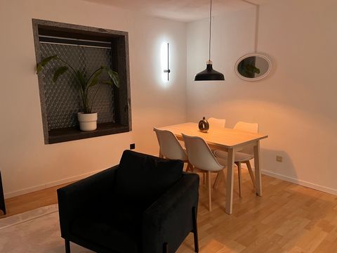 Stylish 3-Room Fully Furnished Apartment for Rent – Frankfurt Sossenheim Discover a warm, beautifully designed 3-rooms apartment in Frankfurt Sossenheim, located on a street served by bus lines M 55, 50, and 58. These lines provide quick access to Tr...