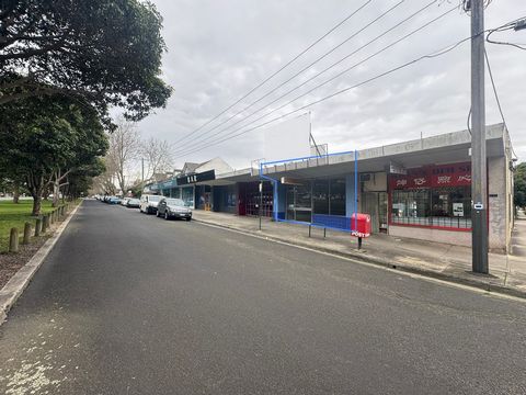 Cameron è lieta di presentare in vendita o in locazione, un locale di vendita al dettaglio situato all'interno della via dello shopping di Pendle Street. Per gli inquilini che desiderano affittare questi locali, la posizione desiderabile di Box Hill ...