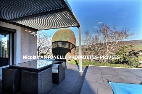 FRAISSES 42490 villa 106m² habitables GARAGE ABRIS DE JARDIN PISCINE ENTERREE 2 PLACES DE STATIONNEMENT PRIVATIVES sur 775m² de terrain avec VUE SPLENDIDE PANORAMIQUE présentée EN EXCLUSIVITE par Nicolas ANTONELLI (07 71 70 81 32) Prix de vente : 262...