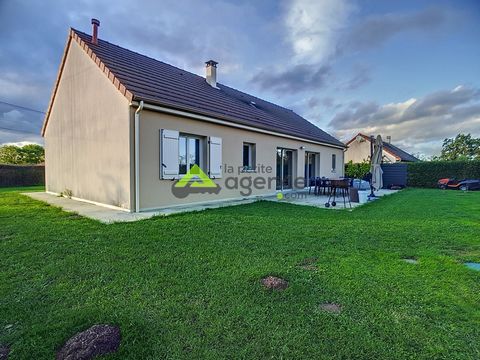 En Exclusivité! Votre Petite Agence Guéret vous propose à la vente ce beau pavillon de plain-pied sans vis à vis. Idéal pour une famille, la maison dispose d'une grande pièce de vie avec coin cuisine, trois belles chambres avec placard de rangement, ...