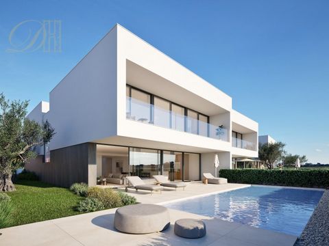 DH presents, Exceptional villa, under construction, inserted in one of the most luxurious areas of the city of Lagos. Surrounded by the beaches of Camilo and Dona Ana and also the famous Ponta da Piedade. The village has modern features, high quality...