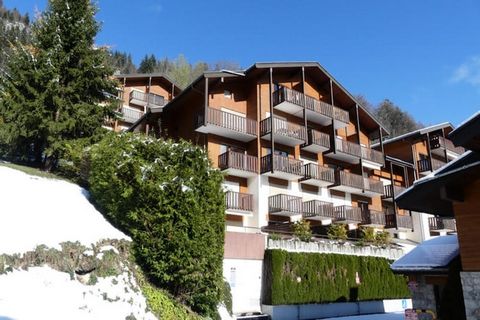 La propriété, avec ses caractéristiques accueillantes, est un appartement de 28 m² conçu pour accueillir jusqu'à 4 personnes. Il comprend une chambre avec un lit double et un coin montagne avec lits superposés, idéal pour les petits groupes ou les fa...