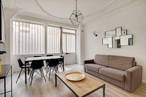 Checkmyguest te ofrece un encantador apartamento de 55 m² en París, idealmente situado en el barrio de Rochechouart. Con dos cómodas habitaciones, puede alojar hasta 6 personas y ofrece un fácil acceso al famoso Palacio Garnier. Además, está cerca de...