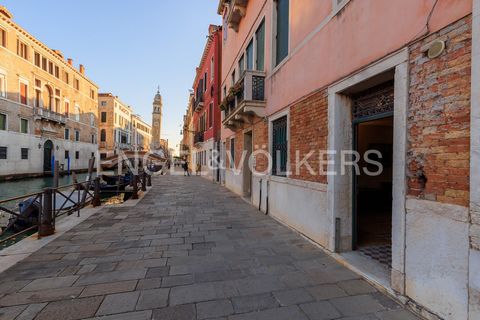 Ort: Castello, Venedig Das Castello-Viertel, das größte und eines der ältesten in Venedig, befindet sich am östlichen Ende der Stadt. In einem der bevölkerungsreichsten Viertel der Stadt wurde der traditionelle 