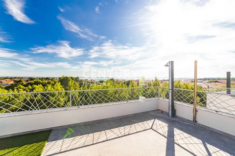 VIR: ZENTRUMSNAH - PENTHOUSE IM NEUBAU, DACHTERRASSE - MÖBLIERT Die zum Verkauf stehende Wohnung ist eine ausgezeichnete Investitionsmöglichkeit, für den persönlichen Gebrauch oder zur Vermietung an Touristen. Nach offiziellen Angaben hat sich Vir mi...