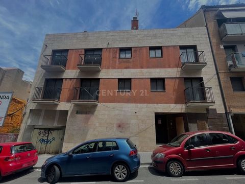 Gran oportunidad de adquirir un edificio en construcción paralizada, ubicado en una de las zonas más atractivas de la ciudad de Granollers, provincia de Barcelona. Situado en carrer de Josep Carner, este edificio cuenta con una ubicación privilegiada...