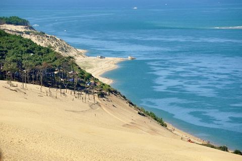 Im Herzen von Arcachon gelegen, bietet dieses charmante 3-Zimmer-Apartment den perfekten Ausgangspunkt für einen erholsamen Urlaub an der französischen Atlantikküste. Es befindet sich in der 4. und obersten Etage einer Residenz mit Aufzug und verfügt...