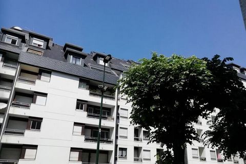 Am Boulevard des Côtes 3 in Aix les Bains Immobilienkomplex aus dem Ende der 70er Jahre namens Le Château Durieux bestehend aus 4 Gebäuden. Es ist ideal gelegen. In der Nähe von Geschäften, aber auch der Bushaltestelle für den Zugang zum Thermalzentr...