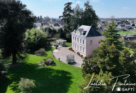Master house with outbuilding and wooded park! Discover 