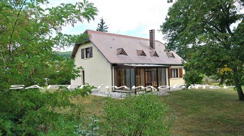 Maison de 198m2 habitables - 4 chambres - terrain de 6600m2 autour + sous-sol total .