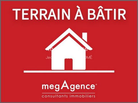 Terrain constructible d'une superficie de 480m2, proche centre-ville et toutes commodités.