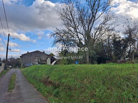 Terrain à bâtir et viabiliser, plat sur environ 500 m².