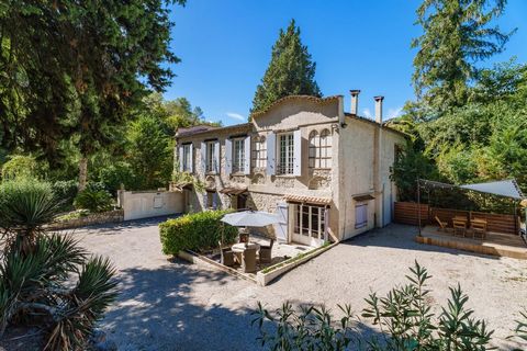 Mas de caractère du XVIIIe siècle, ancien monastère avec piscine