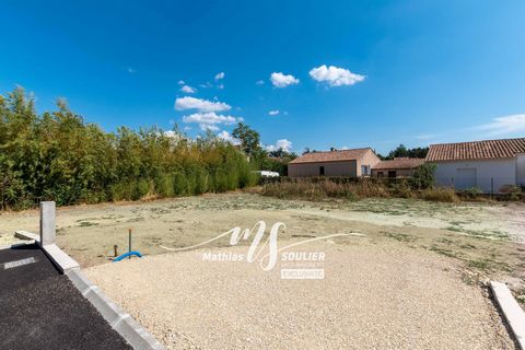 Terrain constructible plat, viabilisé, avec permis