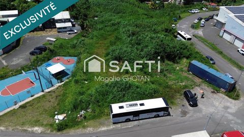 Terrain de 1000m2 dans une zone commerciale