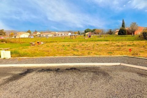 Terrain viabilisé de 717m² à SAINT GAUZENS