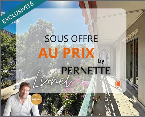 République, T4 de réception de 88m² avec balcon