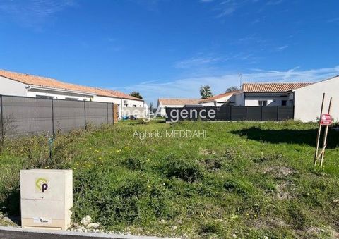 Terrain 348 m² Semussac