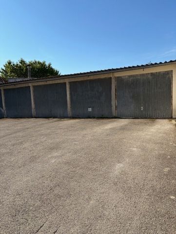 L’agence VITAVI SACCLO vous propose à la vente un lot de 4 garages à Saint André les Vergers, pouvant être acquis ensemble ou séparément. Aucun frais de copropriété : ces garages sont indépendants, sans charges annuelles Prix unitaire : 12 000 € par ...
