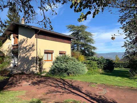 Maison de famille avec grand jardin proche commerces de proximité