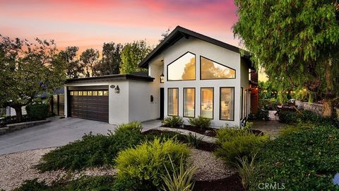 Beautifully updated single-level home in the desirable San Juan Terrace neighborhood. Featuring vaulted ceilings with clerestory windows, this home offers abundant natural light and an open floor plan with great flow from the living and dining areas ...