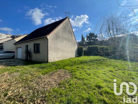 iad France - Nebil Selim vous propose: Charmante maison traditionnelle à La Ferté-sous-Jouarre CENTRE!!!!! Nichée au cOEur de La Ferté-sous-Jouarre, cette maison traditionnelle de 92m² sur un terrain de 517m² offre un potentiel incroyable. Construite...