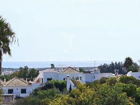 0 bedroom apartment in Quinta Velha Village, one of the most sought-after condominiums in Cabanas de Tavira. Condominium with swimming pool (optional access), manicured gardens in harmony with the apartment building, villas, restaurant, snack bar wit...