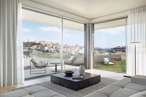 Seul T4 Duplex disponible ! Fraction A-A-V4, Superficie 475,55 M2, 1 450 000 LE CALME DE LA RIVIÈRE REMPLIT LE PAYSAGE ! Copropriété avec piscine chauffée, accès par escalator. Située au cur de Santa Marinha à Vila Nova de Gaia, l'une des stations ba...