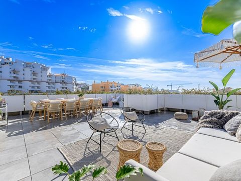 At approximately 300 mts from the beach in Estoril, we find this recently built 3-bedroom apartment, with a perfect location being close to supermarkets, the train station in Estoril, bakeries and local restaurants. This unique apartment is composed ...