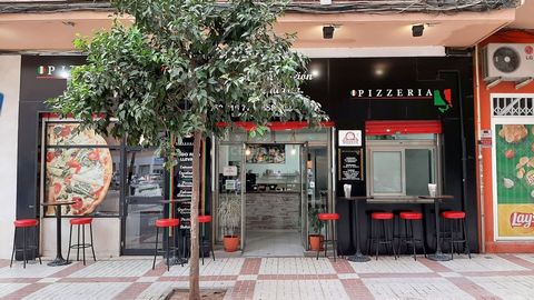 EXCELLENTE OCCASION D'AFFAIRES A MALAGA ! Bail pour 67.000. Loyer 1.030 /mois Cession d'un restaurant Pizzeria de 80 mètres carrés entièrement installé et en fonctionnement, spécialisé dans la préparation de plats à emporter avec livraison à domicile...