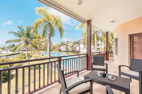 Spacious 3 Bedrooms Apartment For Sale!. Fully Furnished. Pool, Marina & Ocean View 3 Bedrooms (5 beds) 3,5 Bathrooms. Service Bedroom with bathroom. 20 Mt2 Laundry Room. 232 mtr2 (2497 SF) Construction. Private Neighborhood with security 24/7, Gym, ...