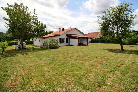 33360 CARIGNAN DE BORDEAUX. Viager occupé sans rente, sur une personne de 73 ans. Maison très bien entretenue de 136 m2 environ de surface utile dont 83m2, de surface habitable avec cellier, deux chambres possible 3, atelier 30m2, garage 23m2. Terrai...